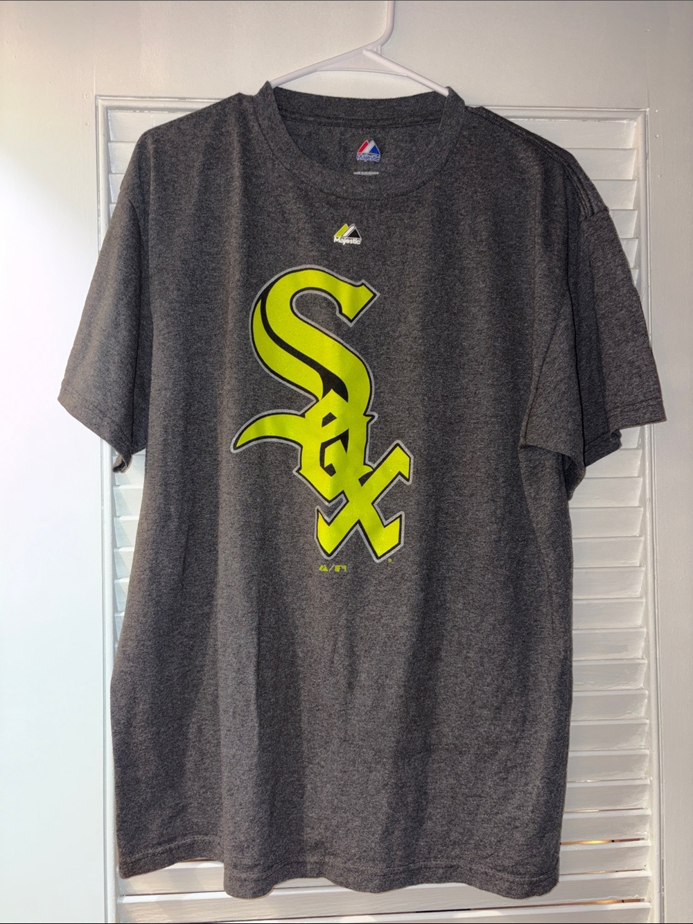 Trendy Chicago White Sox Gray Short-Sleeve Tee with Neon White Sox Logo🔥